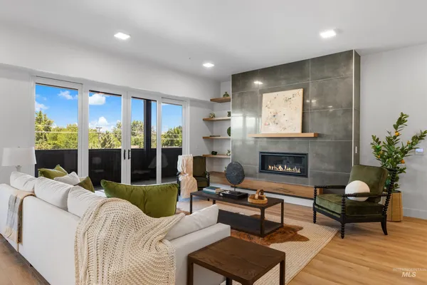 $1,890,000 | 55 East State Street, Unit 304, Eagle, ID 83616