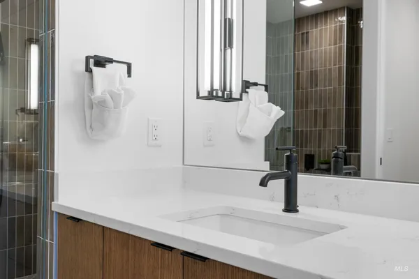 $1,890,000 | 55 East State Street, Unit 304, Eagle, ID 83616