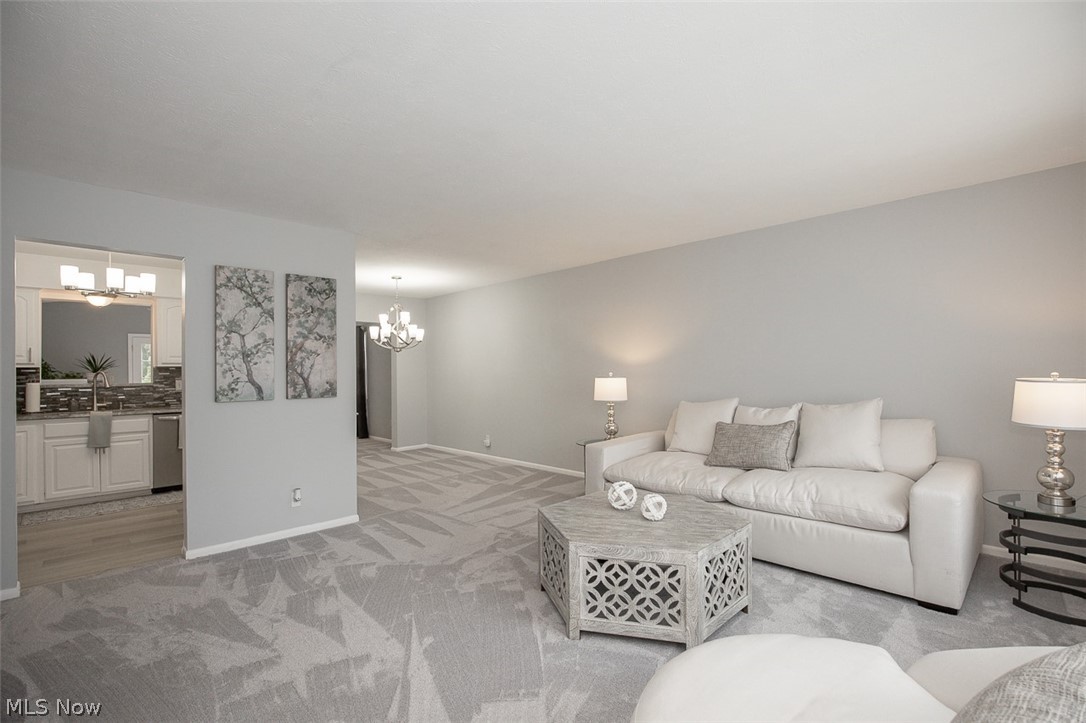 361 Skyview Road Cleveland, OH 44109 - Photo 4 of 38