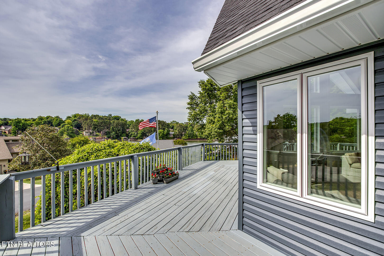242 Chatuga Way Loudon, TN 37774 - Photo 20 of 60 20_242 Chatuga Way_FrontRightDeck