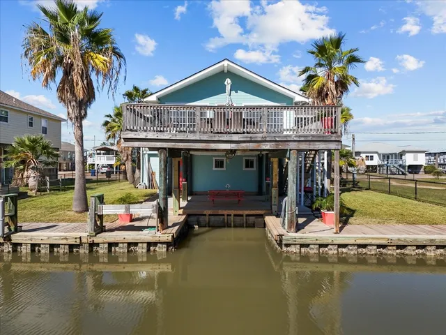 $359,900 | 324 Shark Lane, Surfside Beach, TX 77541