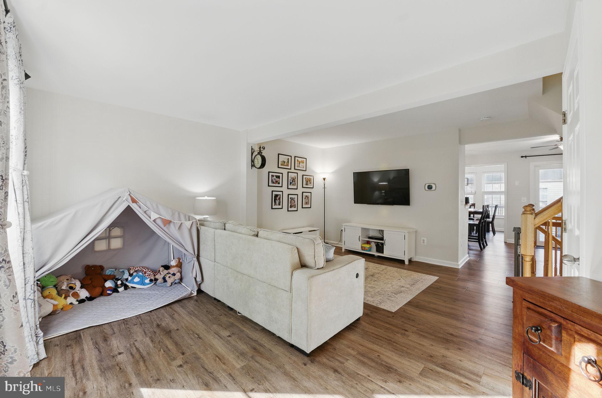 19954 Fieldgrass Square Ashburn, VA 20147 - Photo 4 of 33