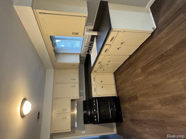 39409 Dequindre Road Troy, MI 48085 - Photo 3 of 17