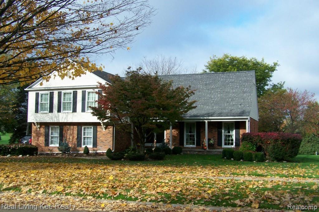 971 Great Oaks Boulevard Rochester, MI 48307 - Photo 2 of 28 100_6884.jpg