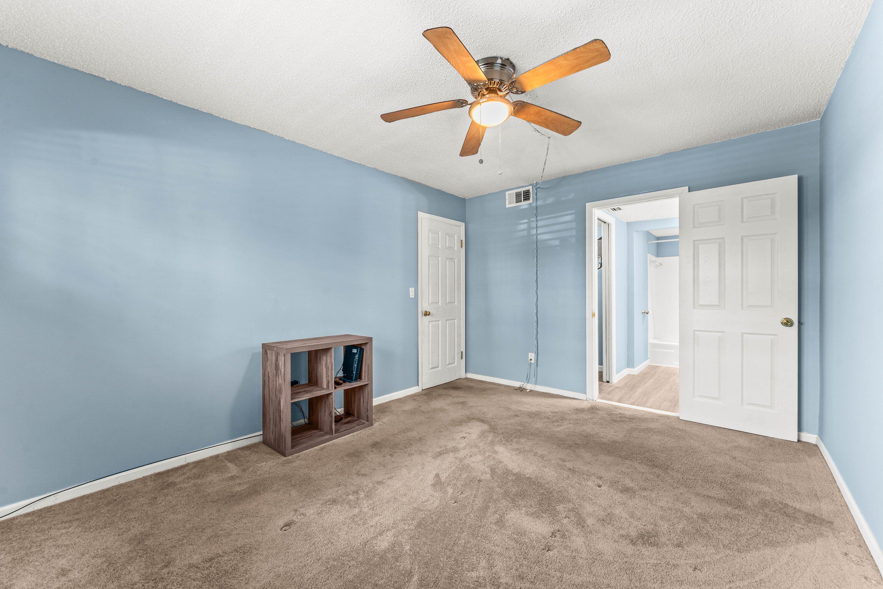 950 South Kanner Highway, Unit C10 Stuart, FL 34994 - Photo 14 of 31 a view of a livingroom with a ceiling fan