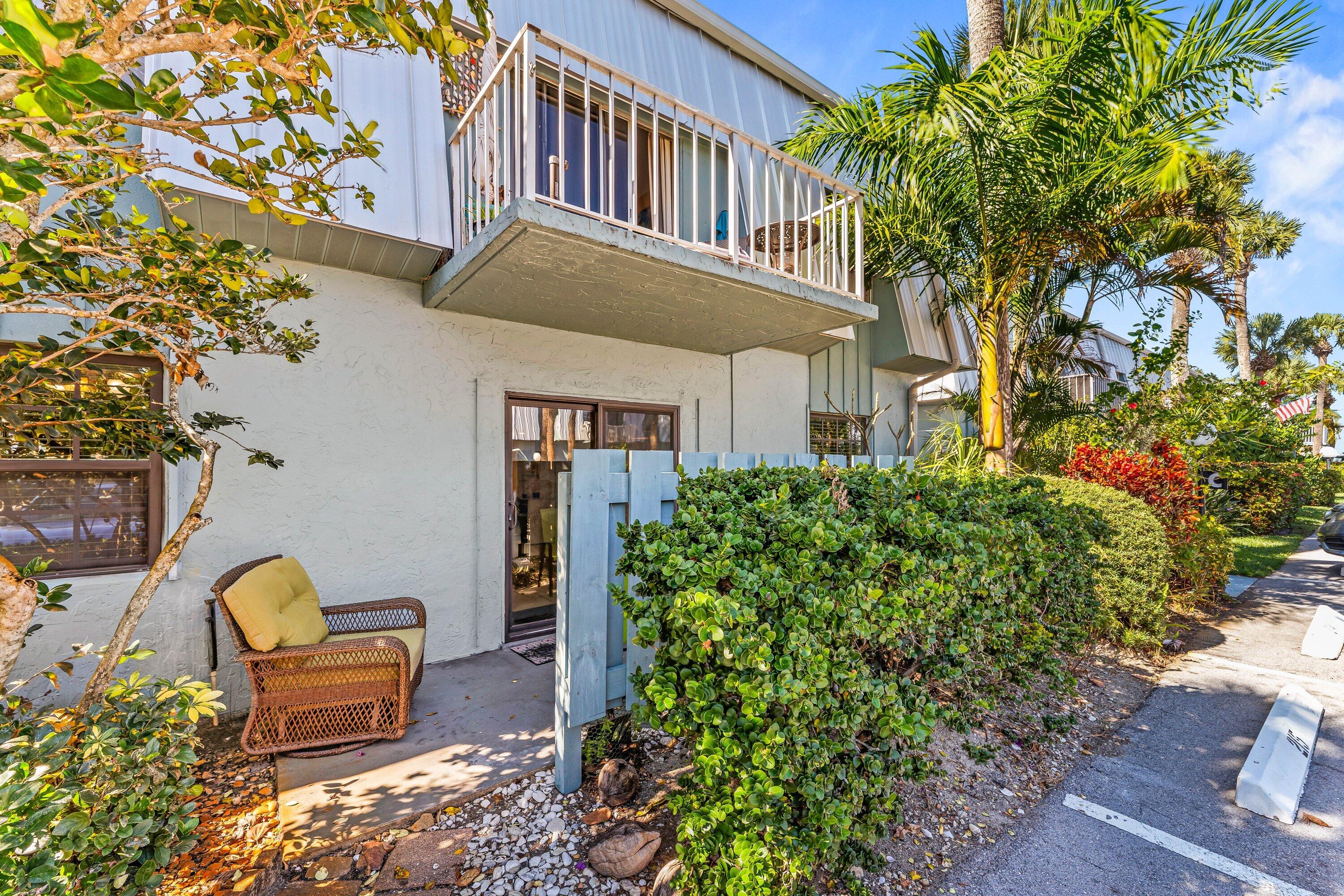 950 South Kanner Highway, Unit C10 Stuart, FL 34994 - Photo 25 of 31 front view of a house with a garden
