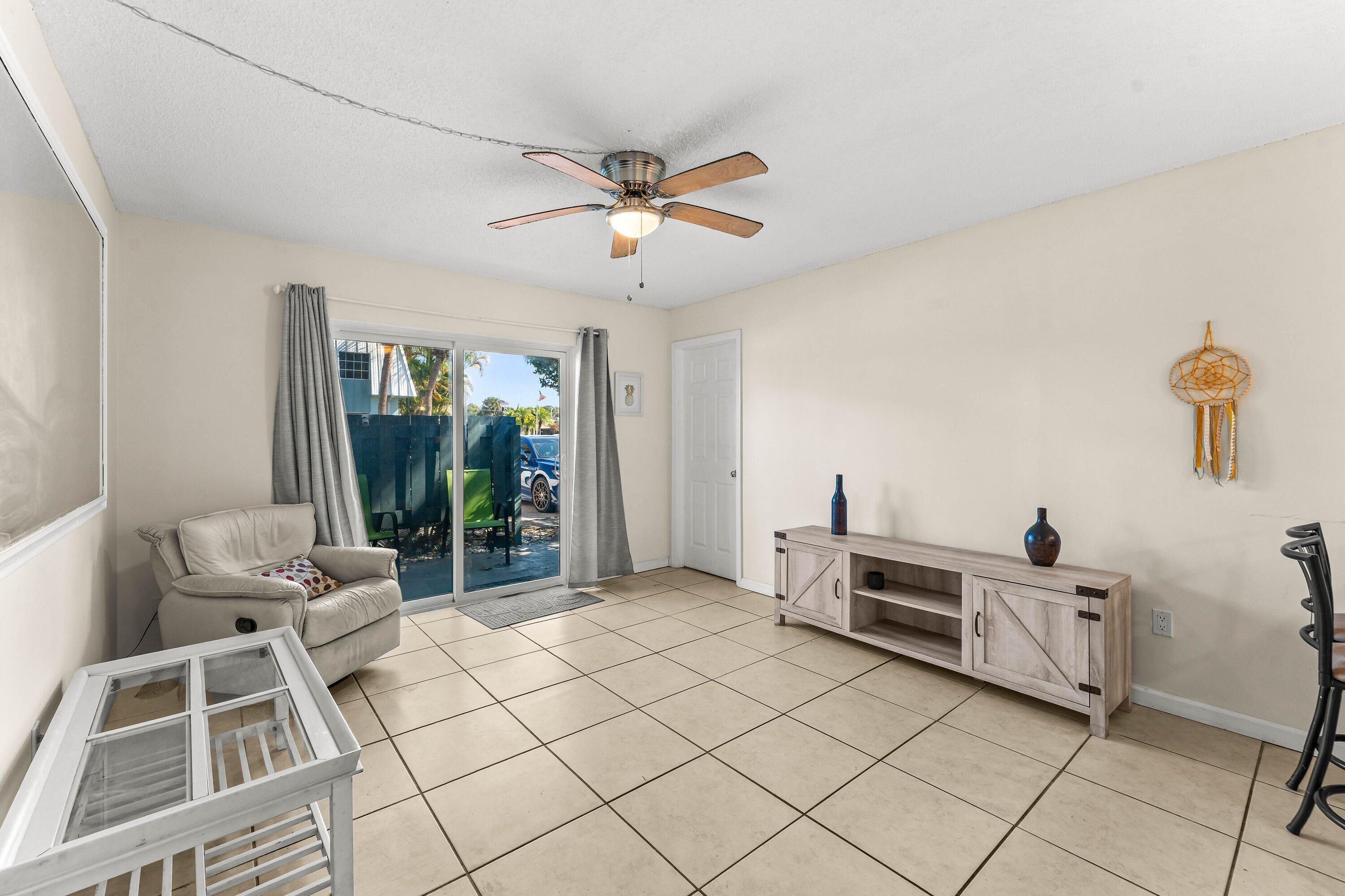 950 South Kanner Highway, Unit C10 Stuart, FL 34994 - Photo 10 of 31 a living room with furniture