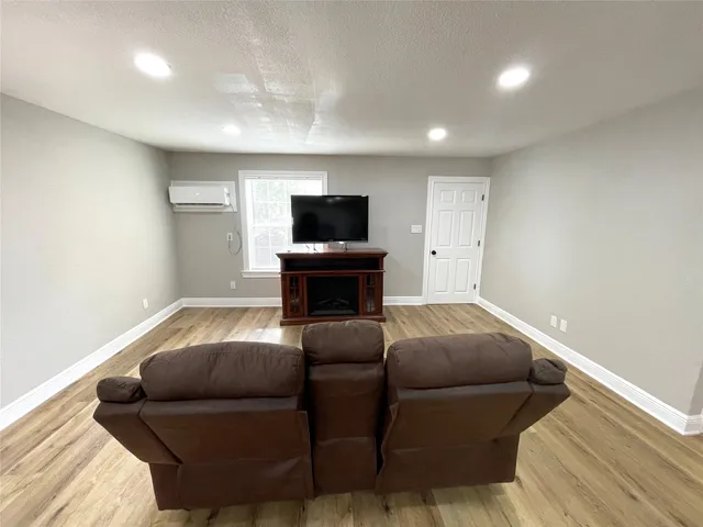 $149,900 | 520 Avenue East, Conroe, TX 77301