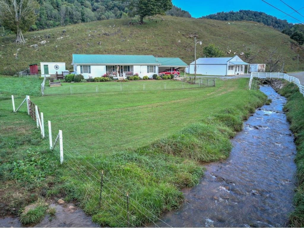763 Blue Springs Road Elizabethton, TN 37643 - Photo 3 of 36 20191127115814066284000000-o