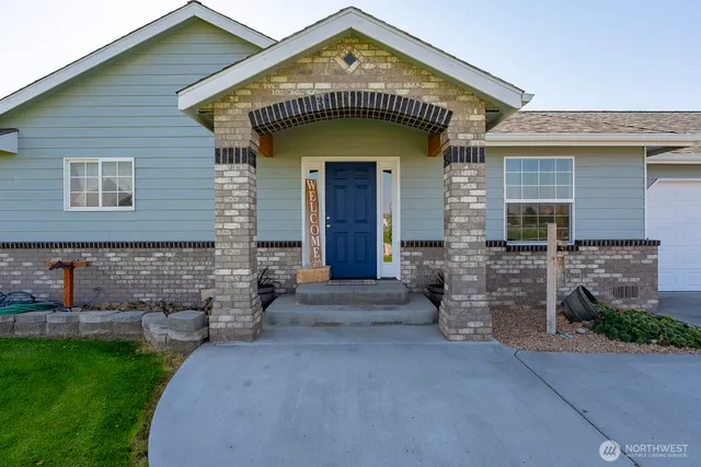 a view of a house with sitting area