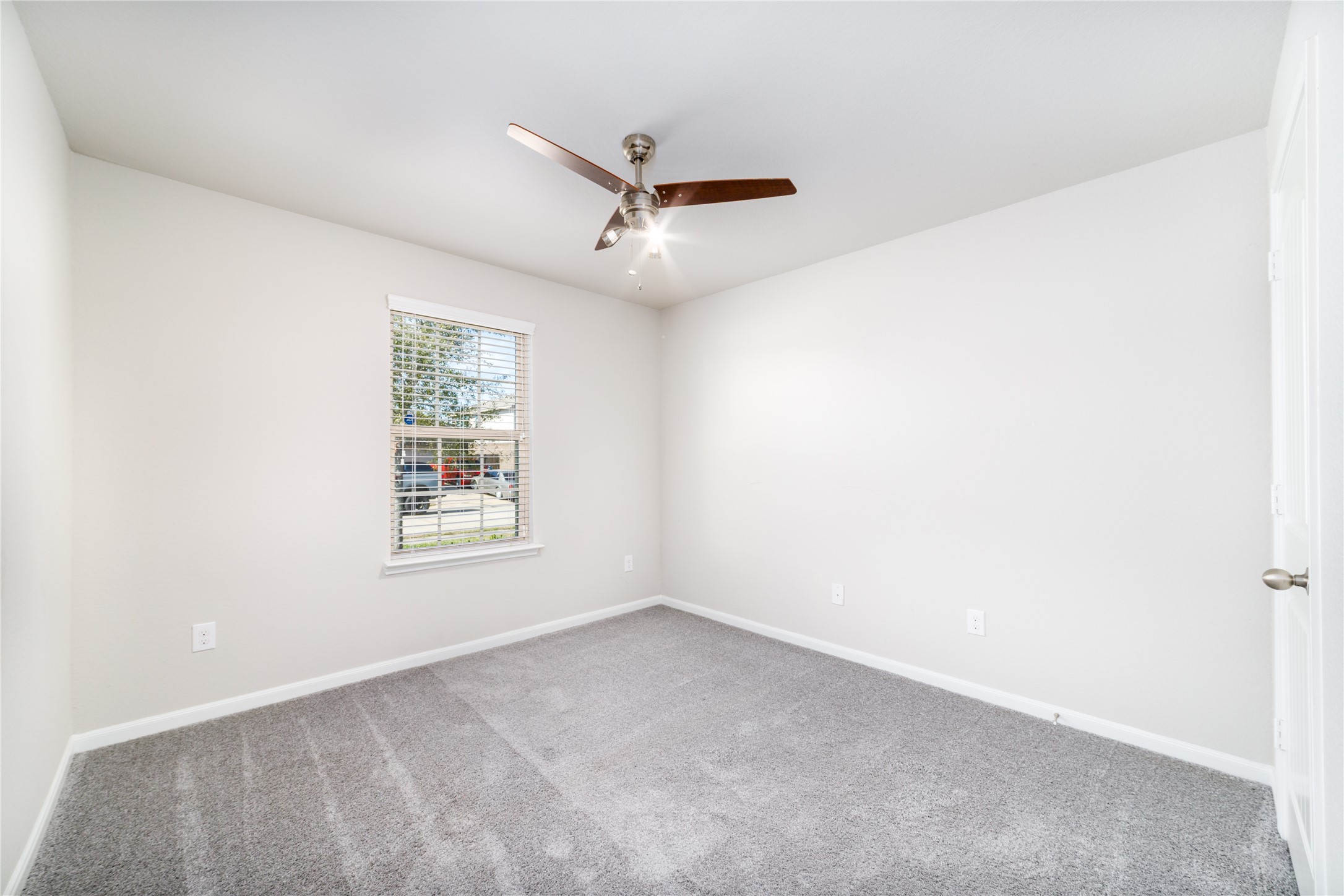 8307 Oakleaf Meadow Court Rosharon, TX 77583 - Photo 24 of 39 an empty room with a window and ceiling fan