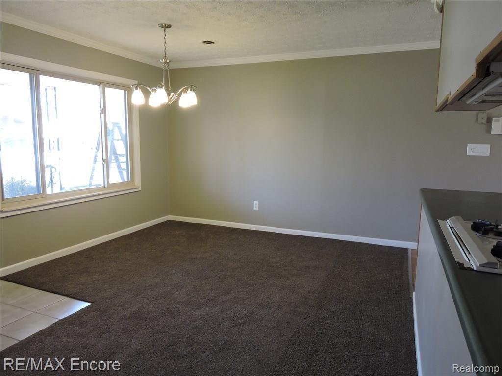 3671 Minton Road Lake Orion, MI 48359 - Photo 15 of 17 living room.JPG
