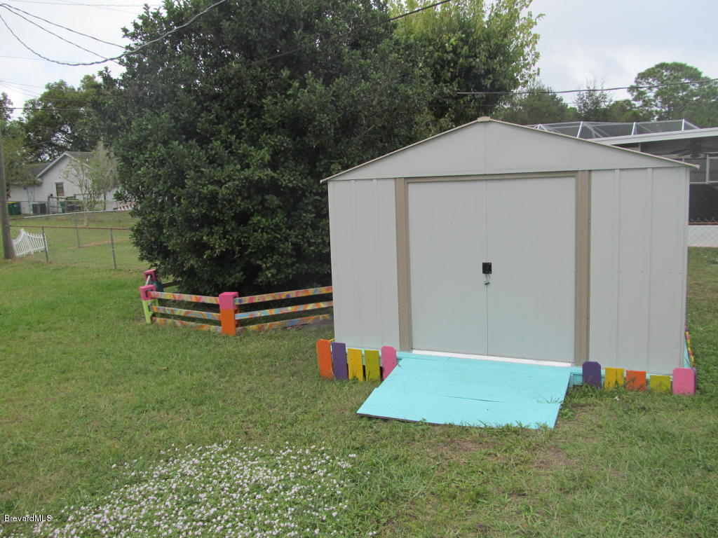 7000 Bryant Road Cocoa, FL 32927 - Photo 13 of 13 a backyard of a house with plants and entertaining space