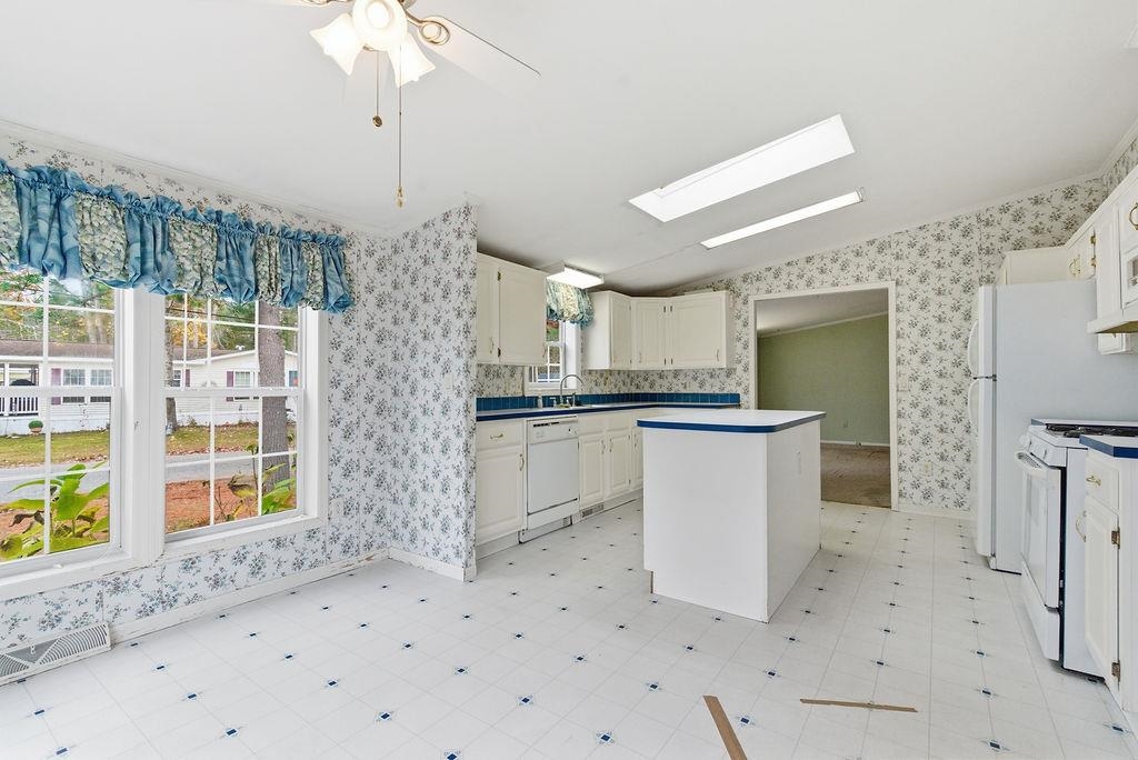 605 Canterbury Drive Exeter, NH 03833 - Photo 7 of 32