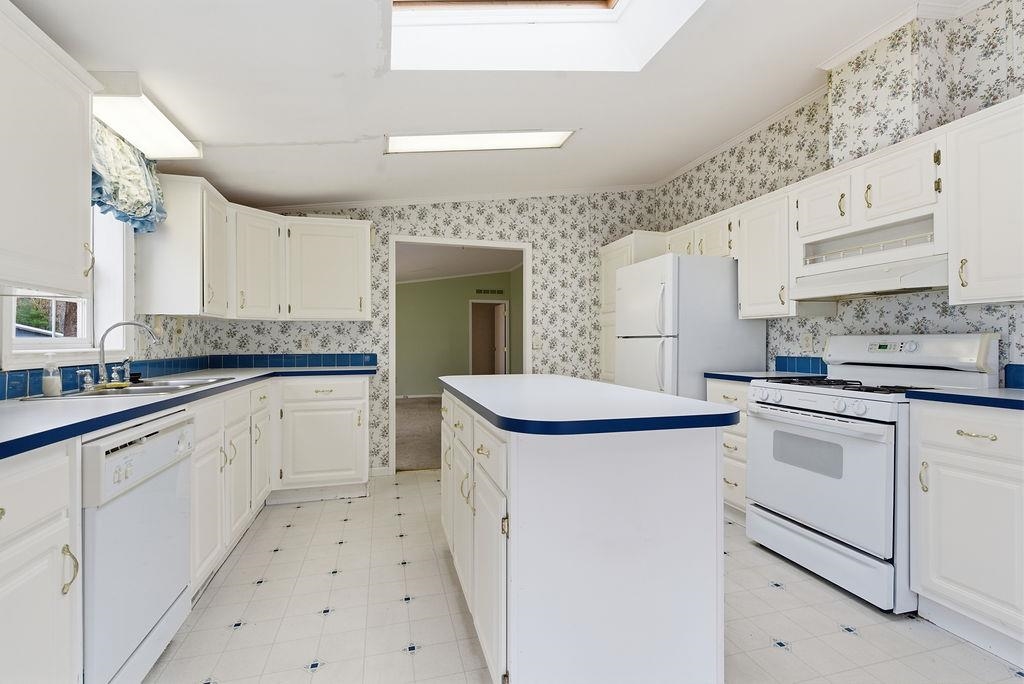 605 Canterbury Drive Exeter, NH 03833 - Photo 8 of 32