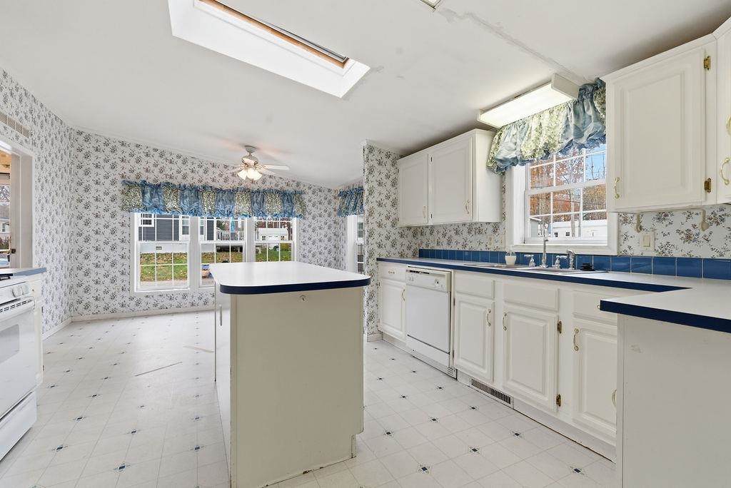 605 Canterbury Drive Exeter, NH 03833 - Photo 9 of 32