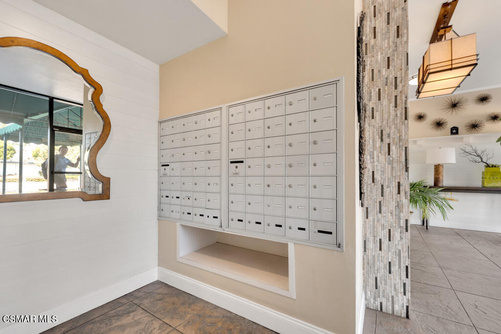 2901 Peninsula Road, Unit 137 Oxnard, CA 93035 - Photo 19 of 35 a view of walk in closet with window