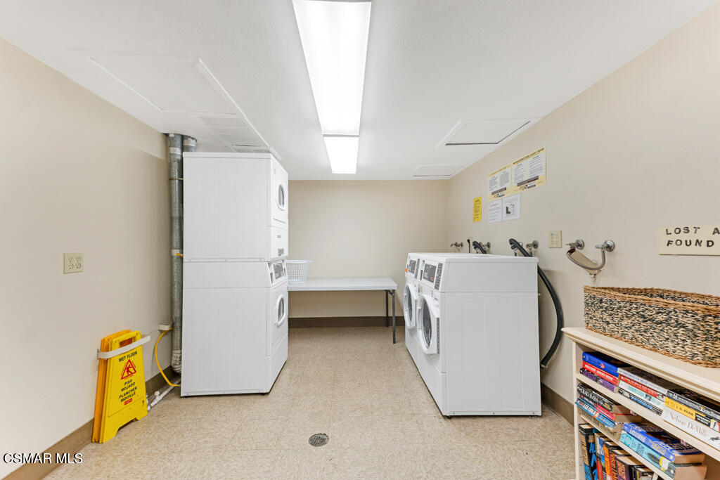 2901 Peninsula Road, Unit 137 Oxnard, CA 93035 - Photo 21 of 35 a utility room with cabinets washer and dryer