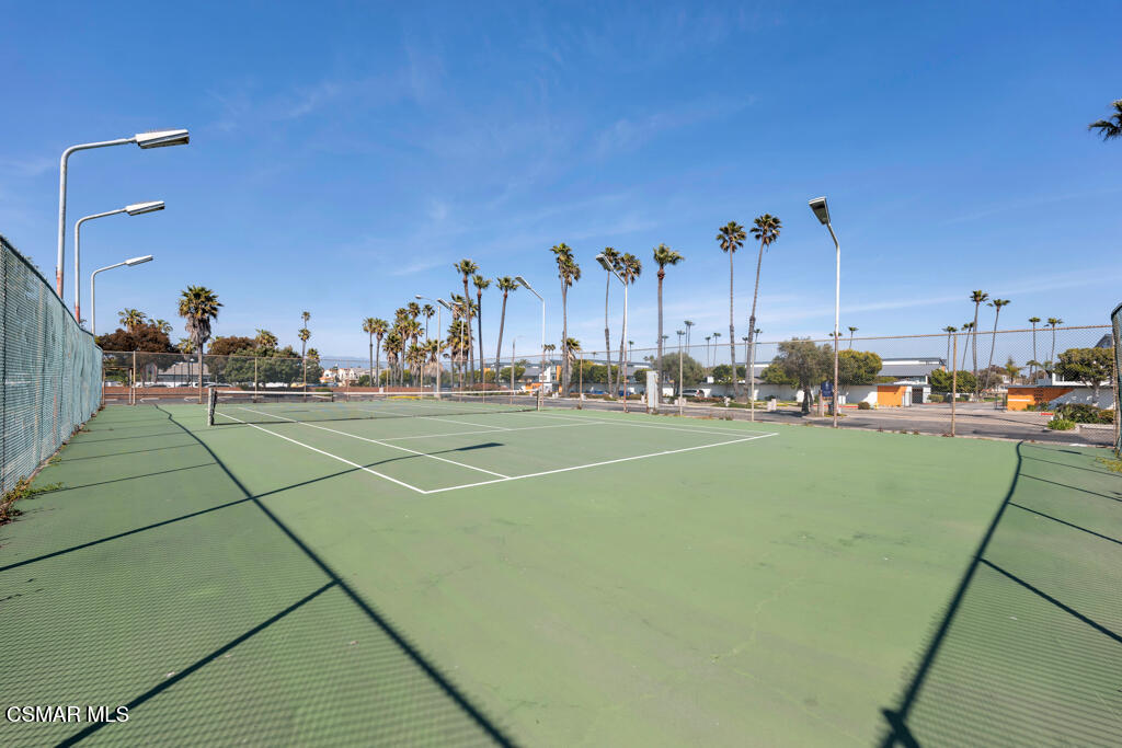 2901 Peninsula Road, Unit 137 Oxnard, CA 93035 - Photo 22 of 35 a view of a basket ball ground