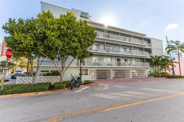 $499,000 | 158 Ocean Drive, Unit 404/405, Miami Beach, FL 33139