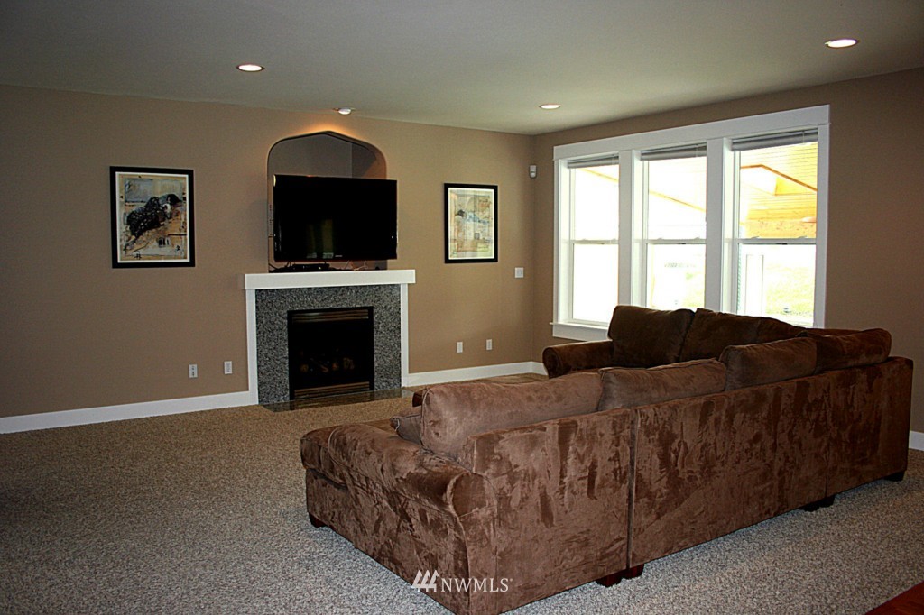 508 Kitsap Avenue Northeast Renton, WA 98059 - Photo 4 of 12