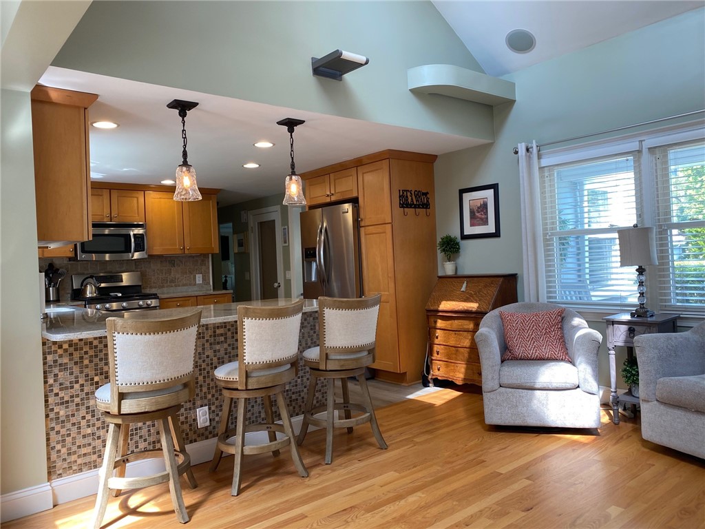 112 Park Forest Road Cranston, RI 02920 - Photo 8 of 48 Gallery Image 8
