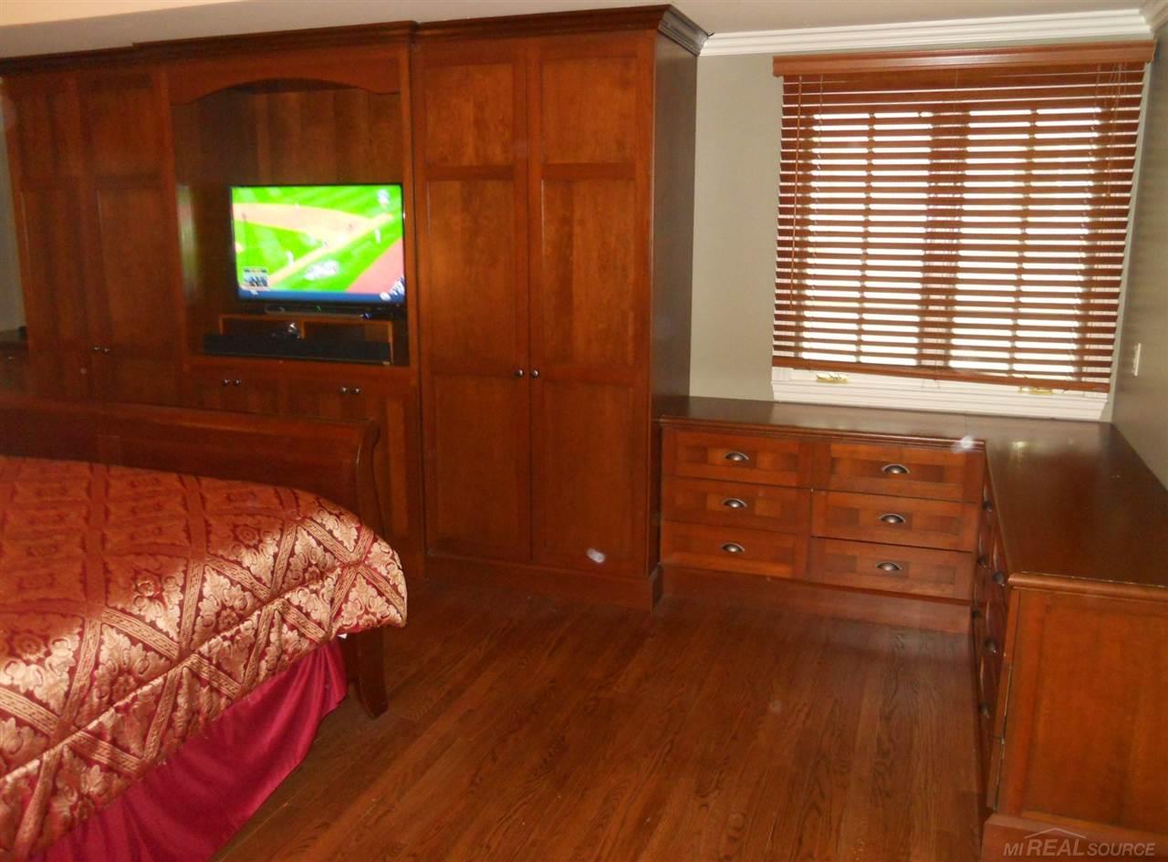 723 Canterbury Road Grosse Pointe Woods, MI 48236 - Photo 13 of 30