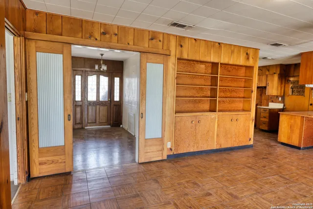 $384,500 | 728 North Getty Street, Uvalde, TX 78801