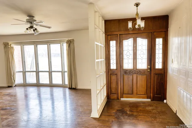 $384,500 | 728 North Getty Street, Uvalde, TX 78801