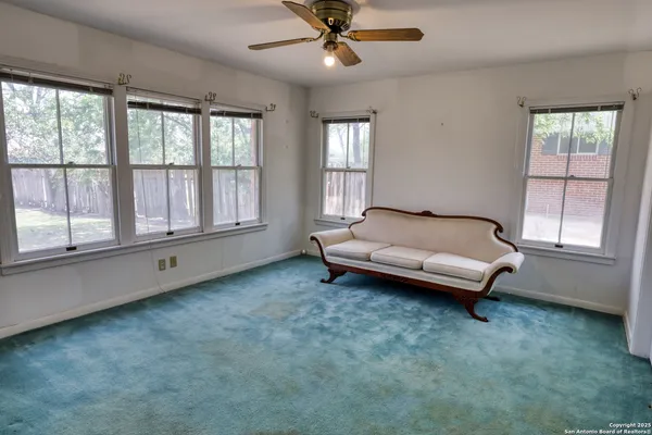 $384,500 | 728 North Getty Street, Uvalde, TX 78801