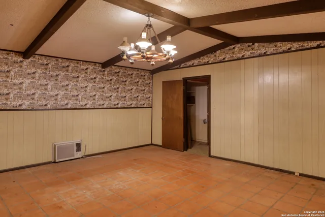 $384,500 | 728 North Getty Street, Uvalde, TX 78801