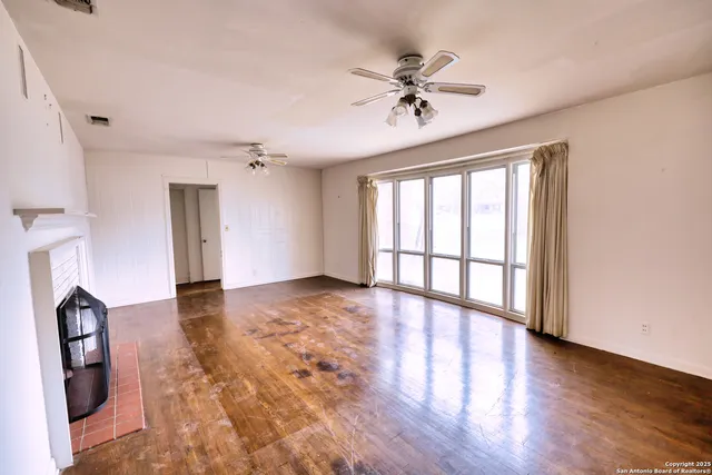 $384,500 | 728 North Getty Street, Uvalde, TX 78801