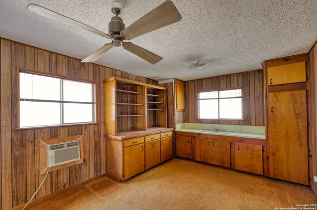 $384,500 | 728 North Getty Street, Uvalde, TX 78801