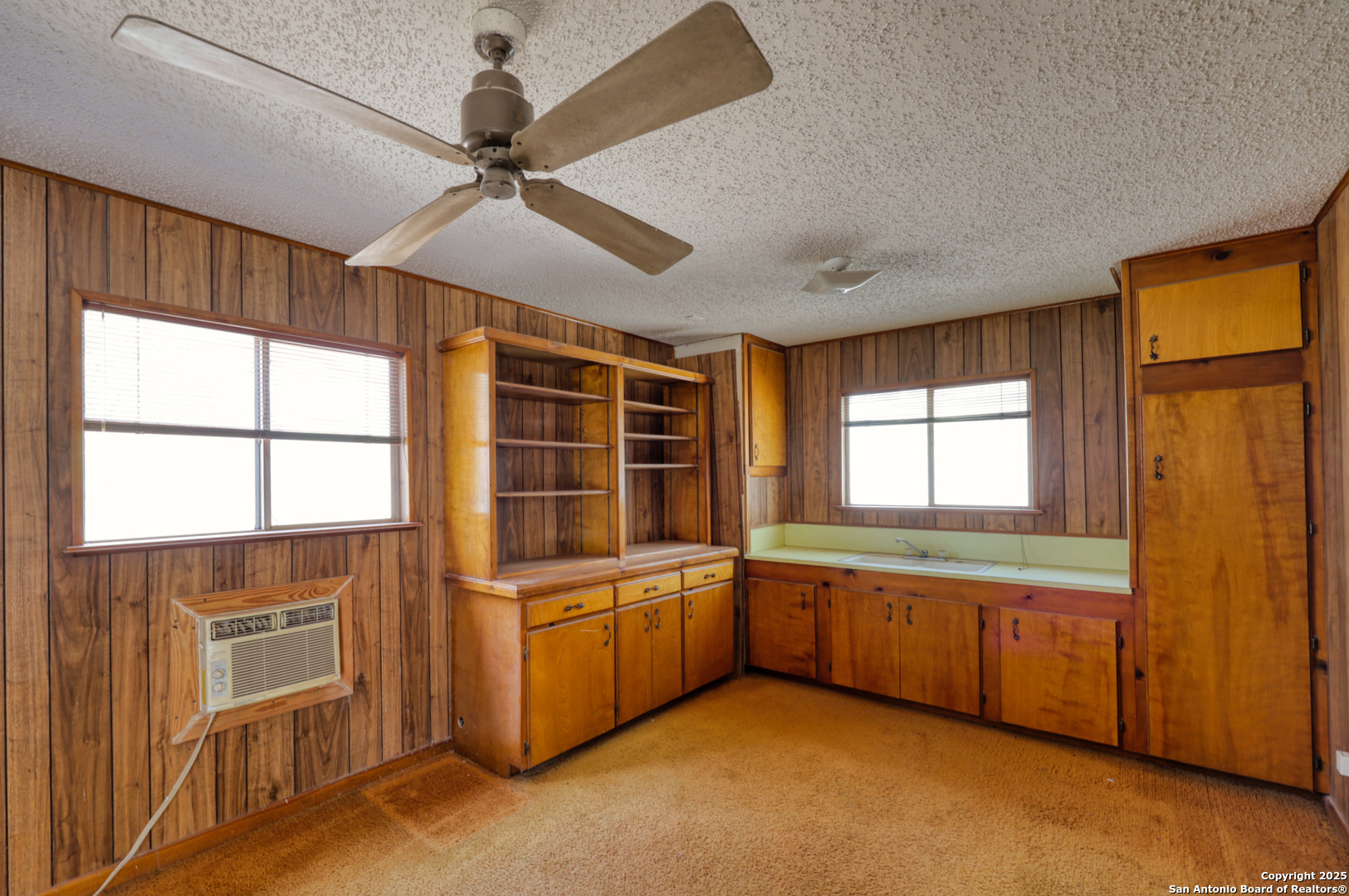 728 North Getty Street Uvalde, TX 78801 - Photo 6 of 36