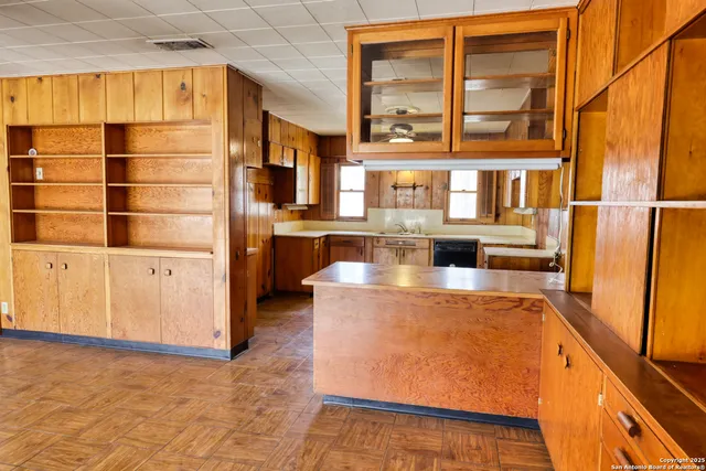 $384,500 | 728 North Getty Street, Uvalde, TX 78801