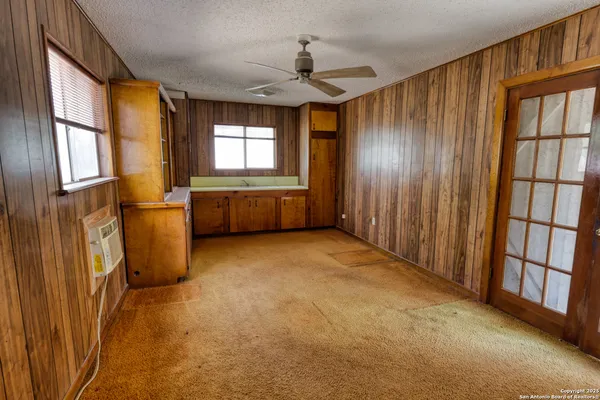 $384,500 | 728 North Getty Street, Uvalde, TX 78801