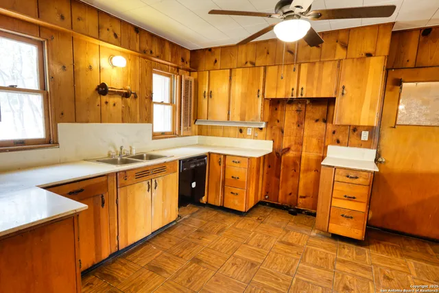 $384,500 | 728 North Getty Street, Uvalde, TX 78801