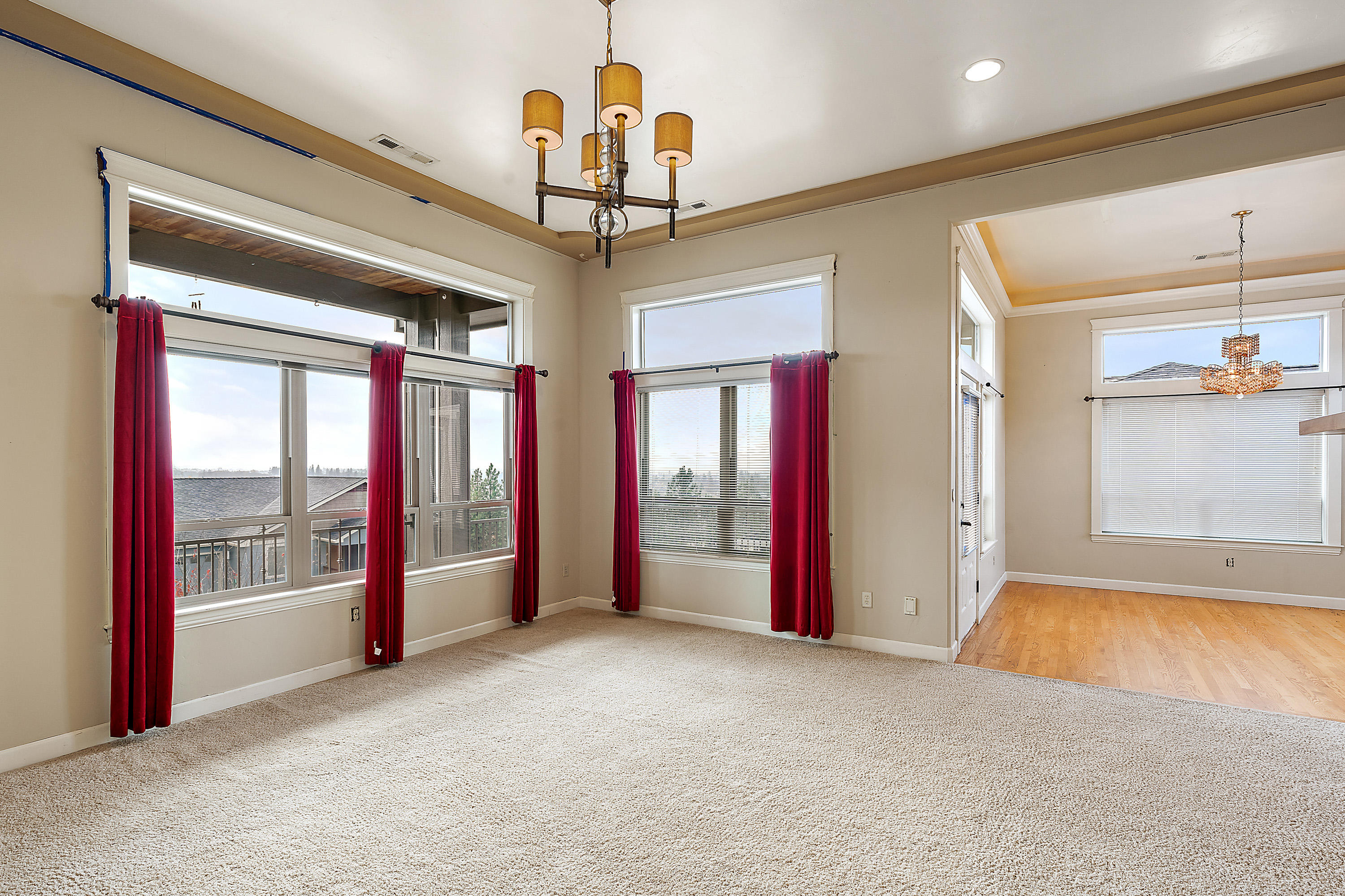 1013 Azure Way Eagle Point, OR 97524 - Photo 7 of 28 Living area