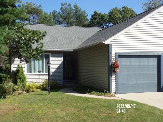 $2,300 | 18158 Mohawk Drive, Spring Lake, MI 49456