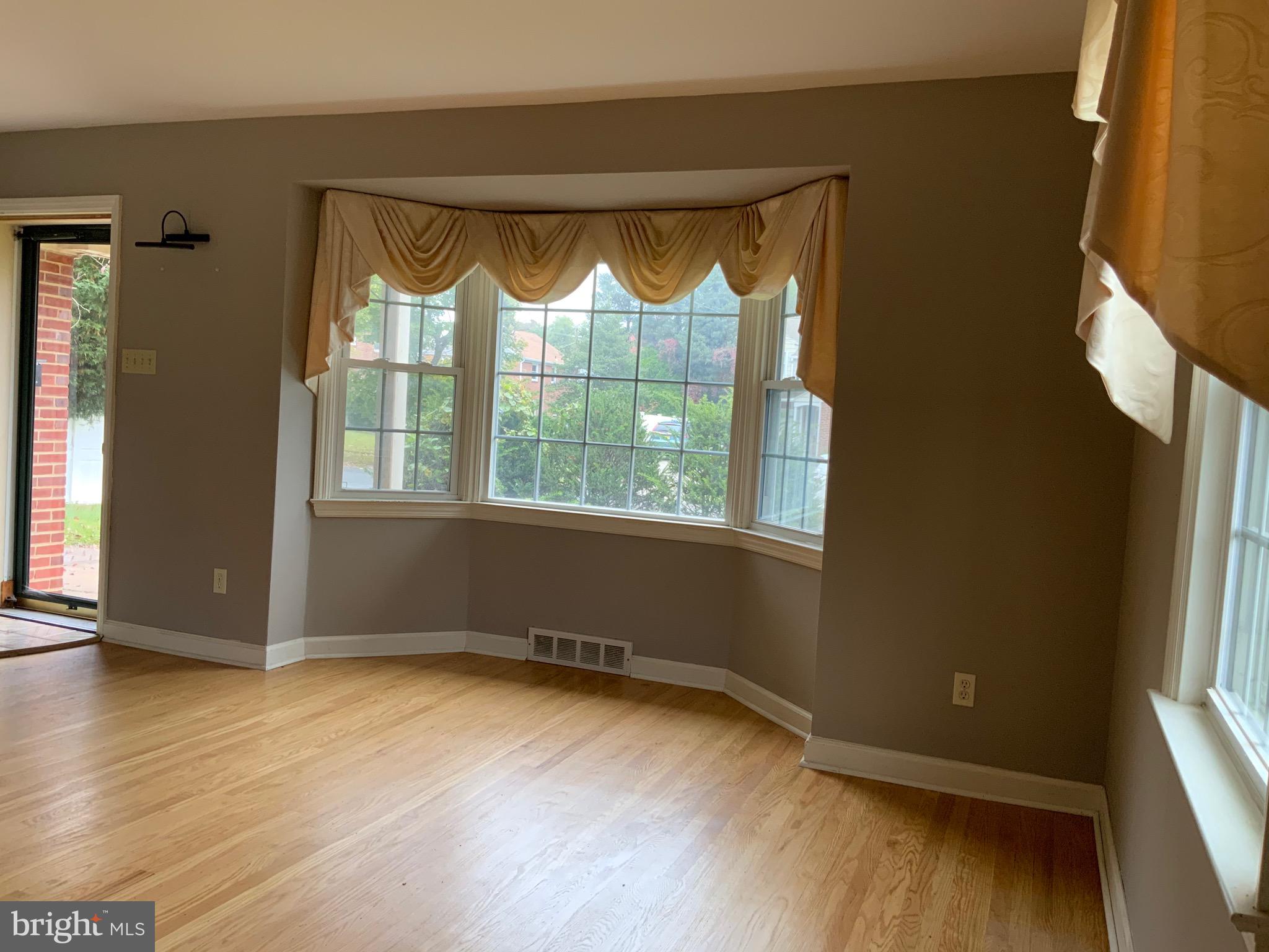 4 Colmar Road Cherry Hill, NJ 08002 - Photo 4 of 21 Living Room