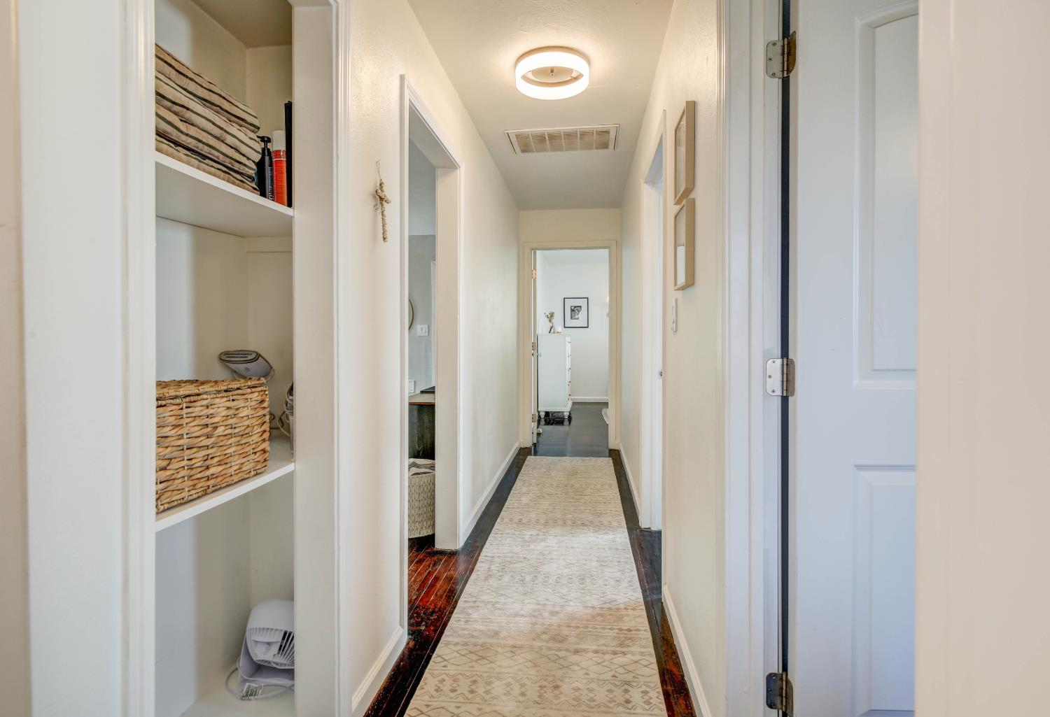 1424 Kitchner Road Sacramento, CA 95822 - Photo 15 of 28 Hallway facing main bedroom