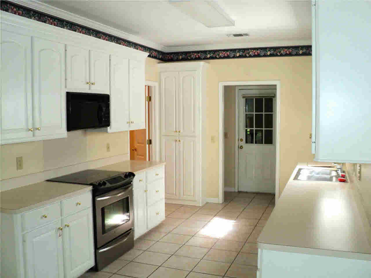 736 Holly Bush Road Brandon, MS 39047 - Photo 11 of 29 Plenty of cabinets!