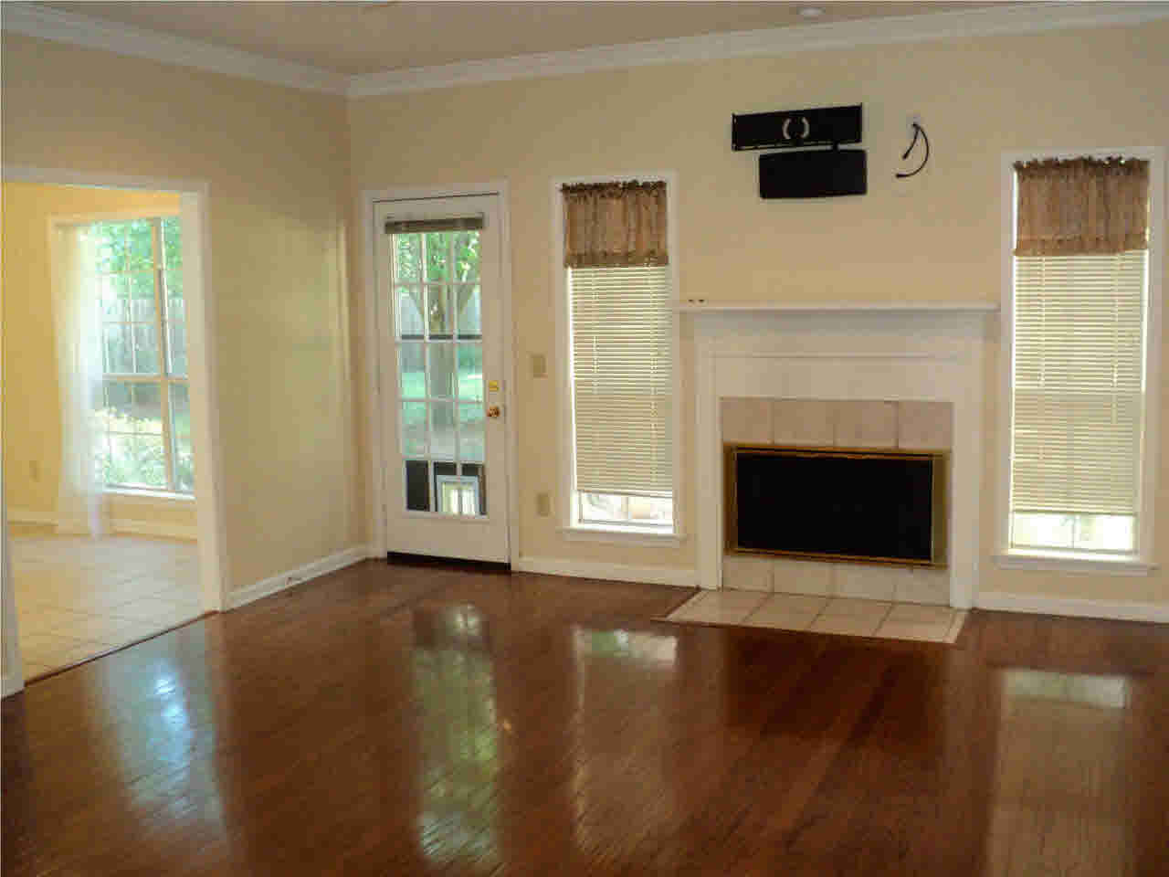 736 Holly Bush Road Brandon, MS 39047 - Photo 7 of 29 Wood floor throughout the Den ...