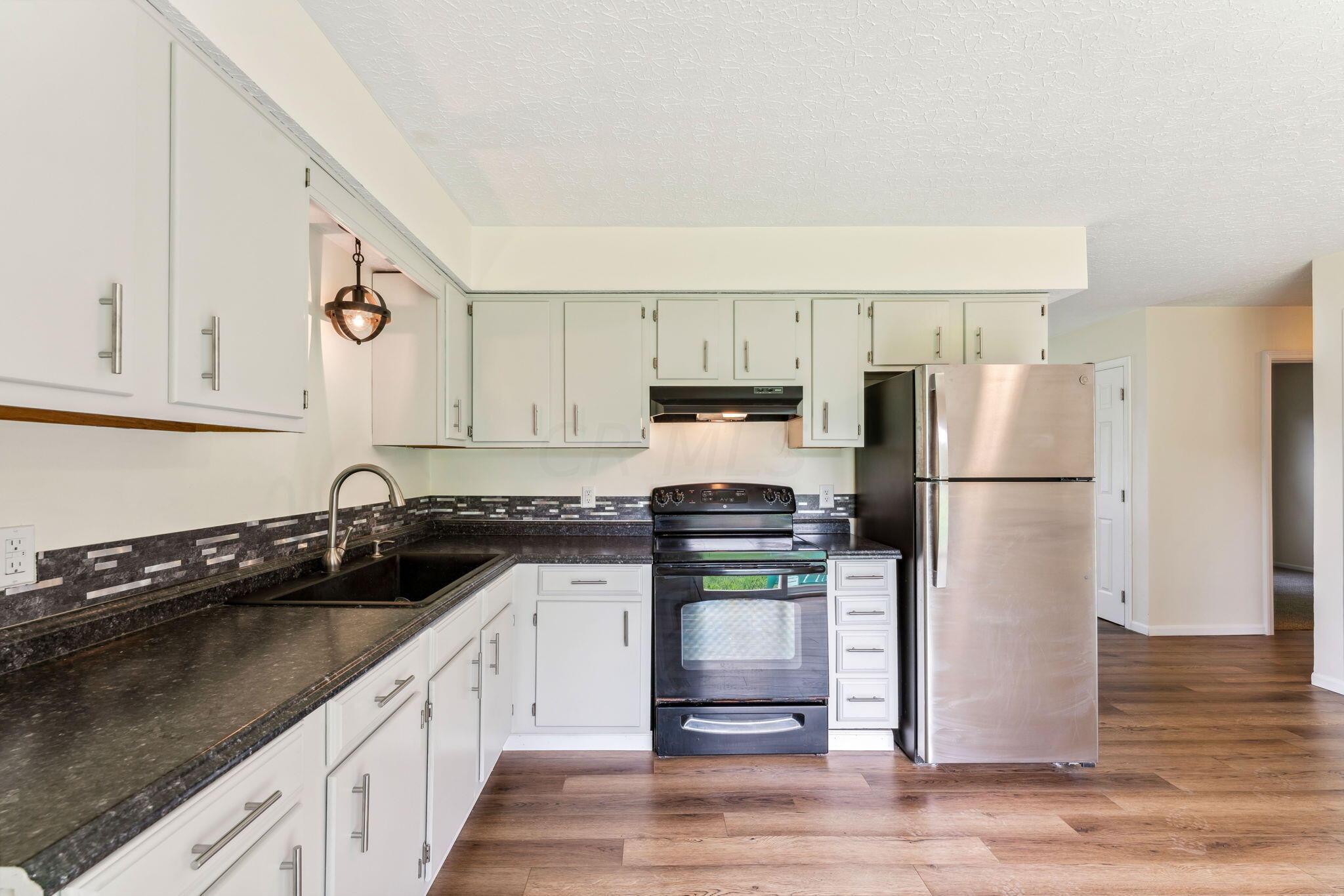 18-web-or-mls-208-sycamore-rd