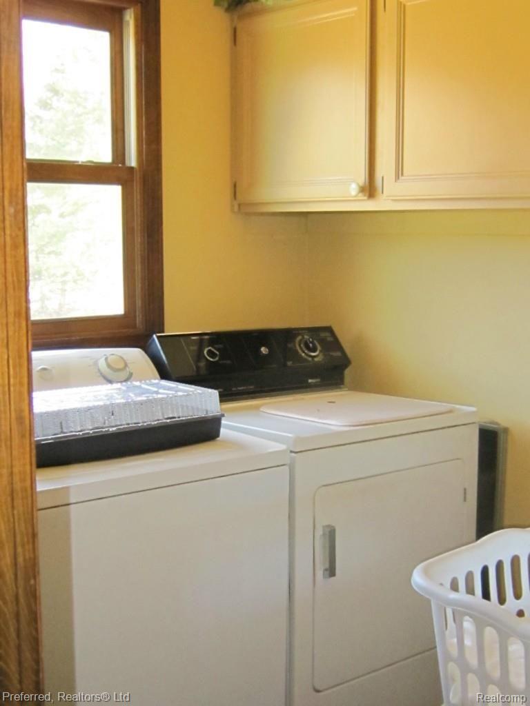 4222 Berry Road Plymouth, MI 48170 - Photo 27 of 29 4222 Berry Road sunny 1st flr laundry.jpg
