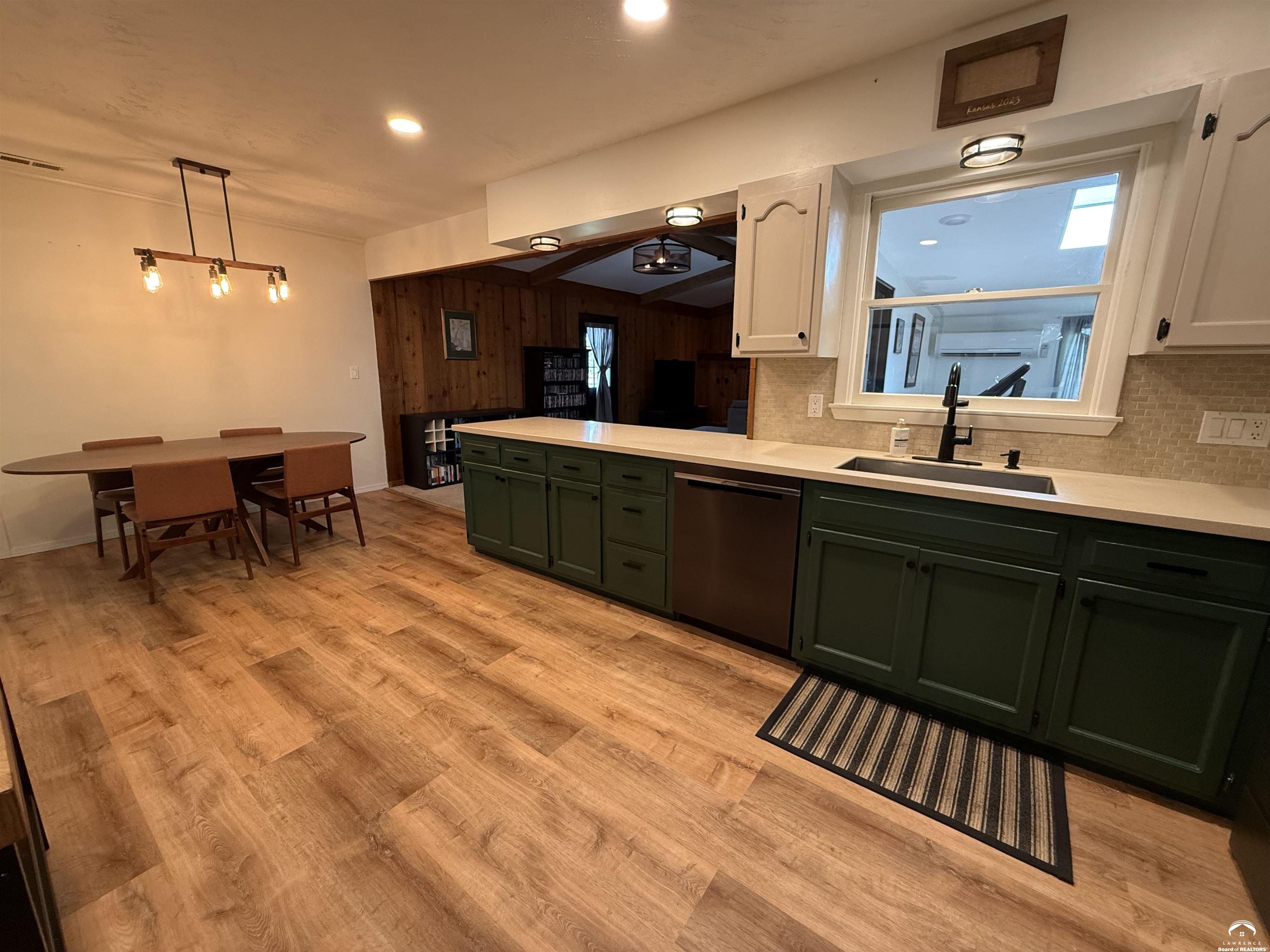 722 Randall Road Lawrence, KS 66049 - Photo 11 of 29