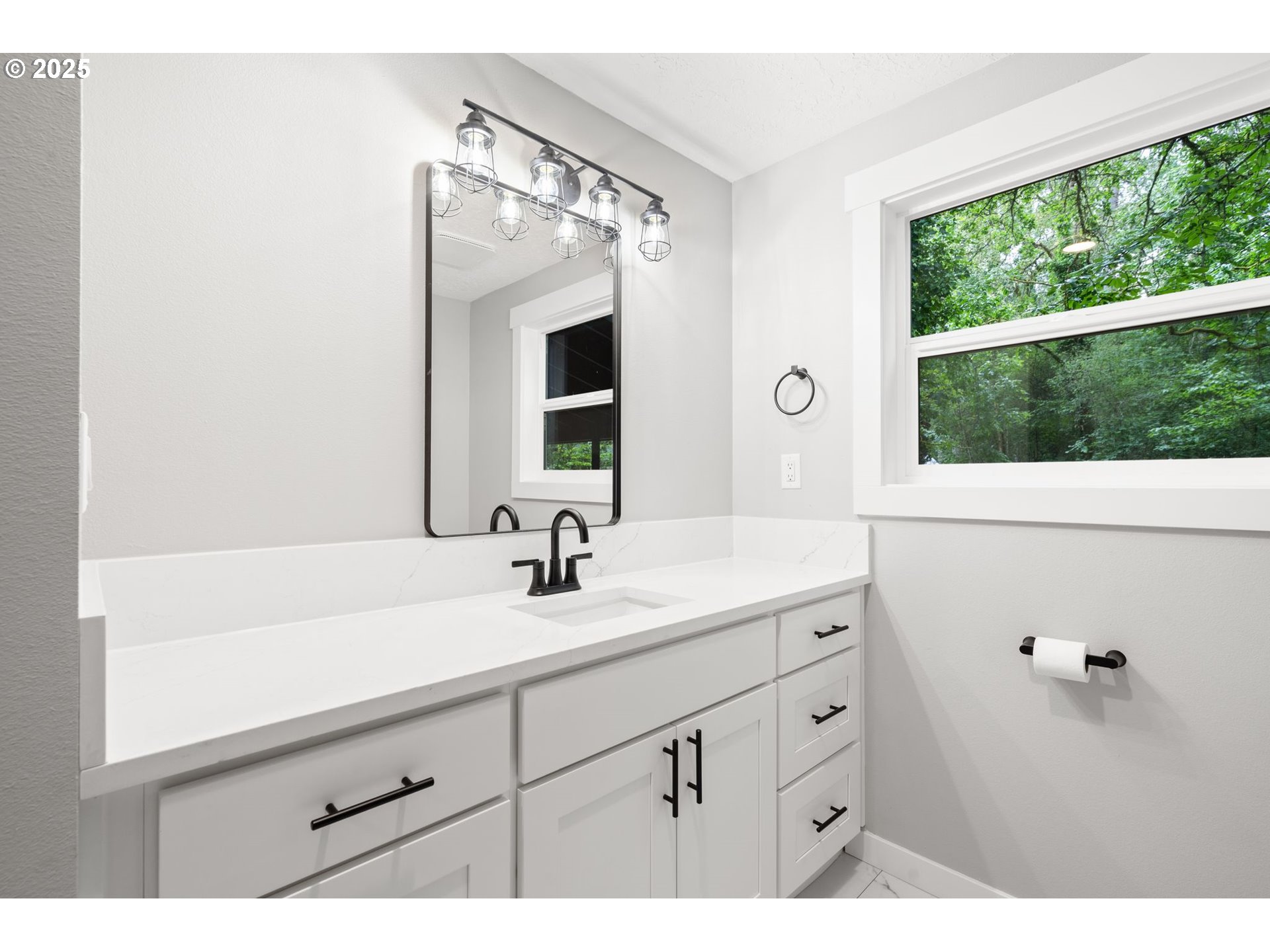 18240 Southwest Jay Street Beaverton, OR 97003 - Photo 11 of 42