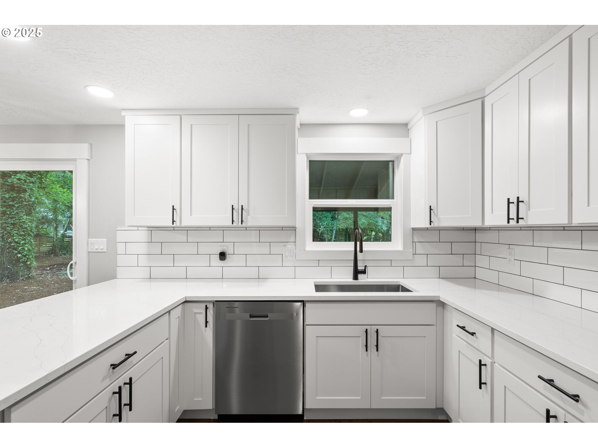 18240 Southwest Jay Street Beaverton, OR 97003 - Photo 20 of 42