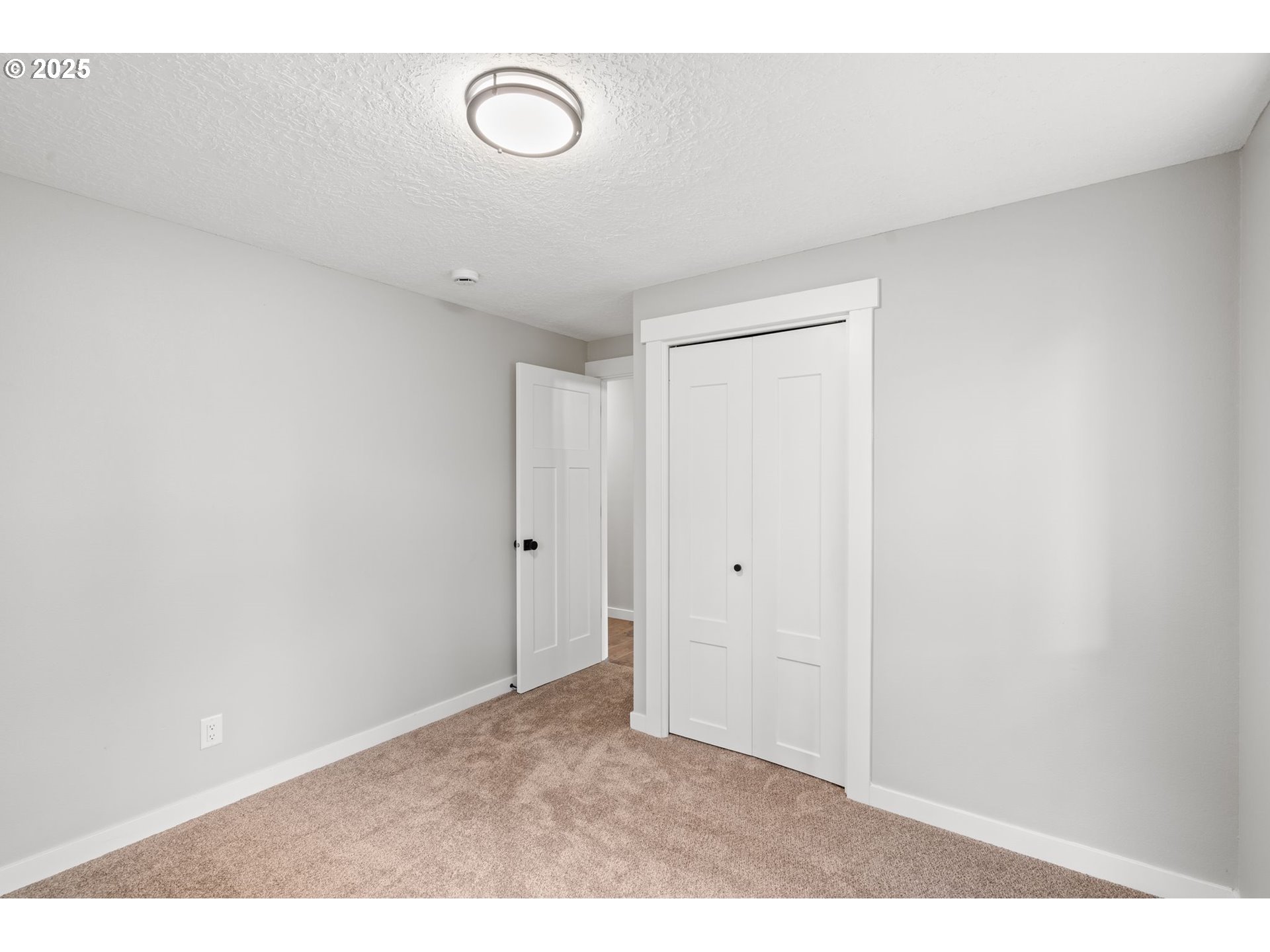 18240 Southwest Jay Street Beaverton, OR 97003 - Photo 8 of 42