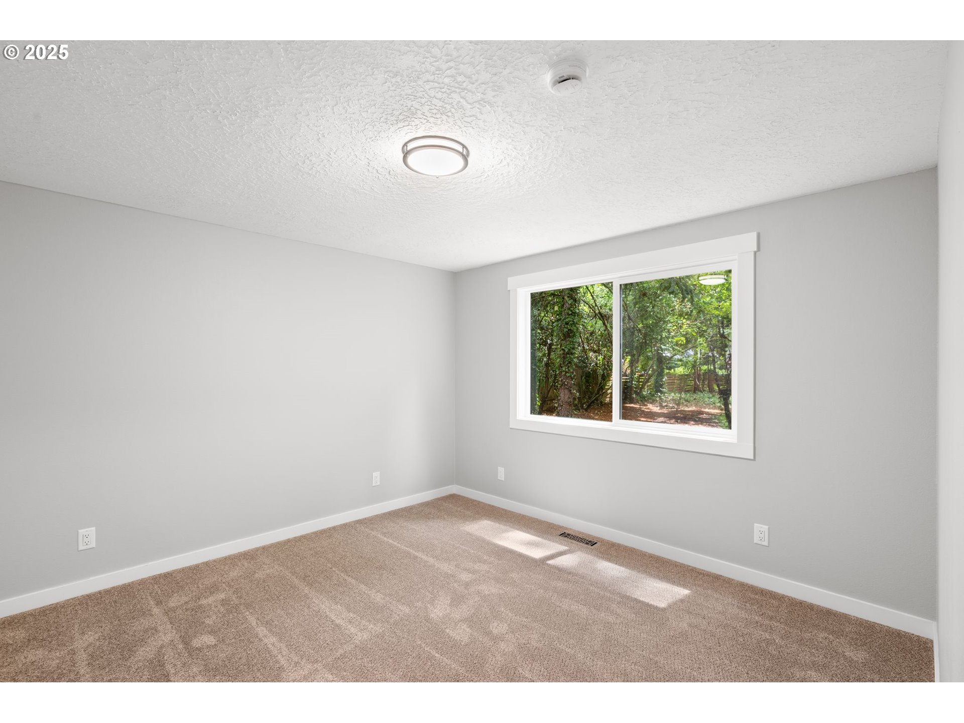 18240 Southwest Jay Street Beaverton, OR 97003 - Photo 9 of 42